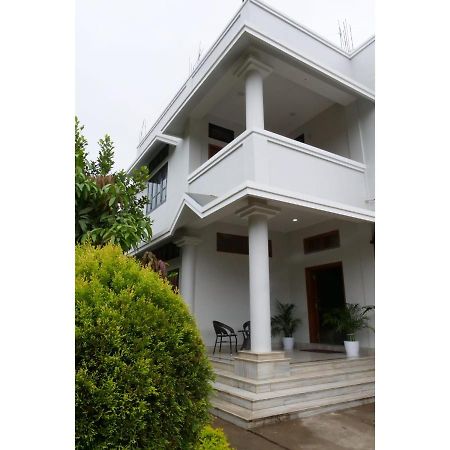 امفال Joy'S Bnb المظهر الخارجي الصورة