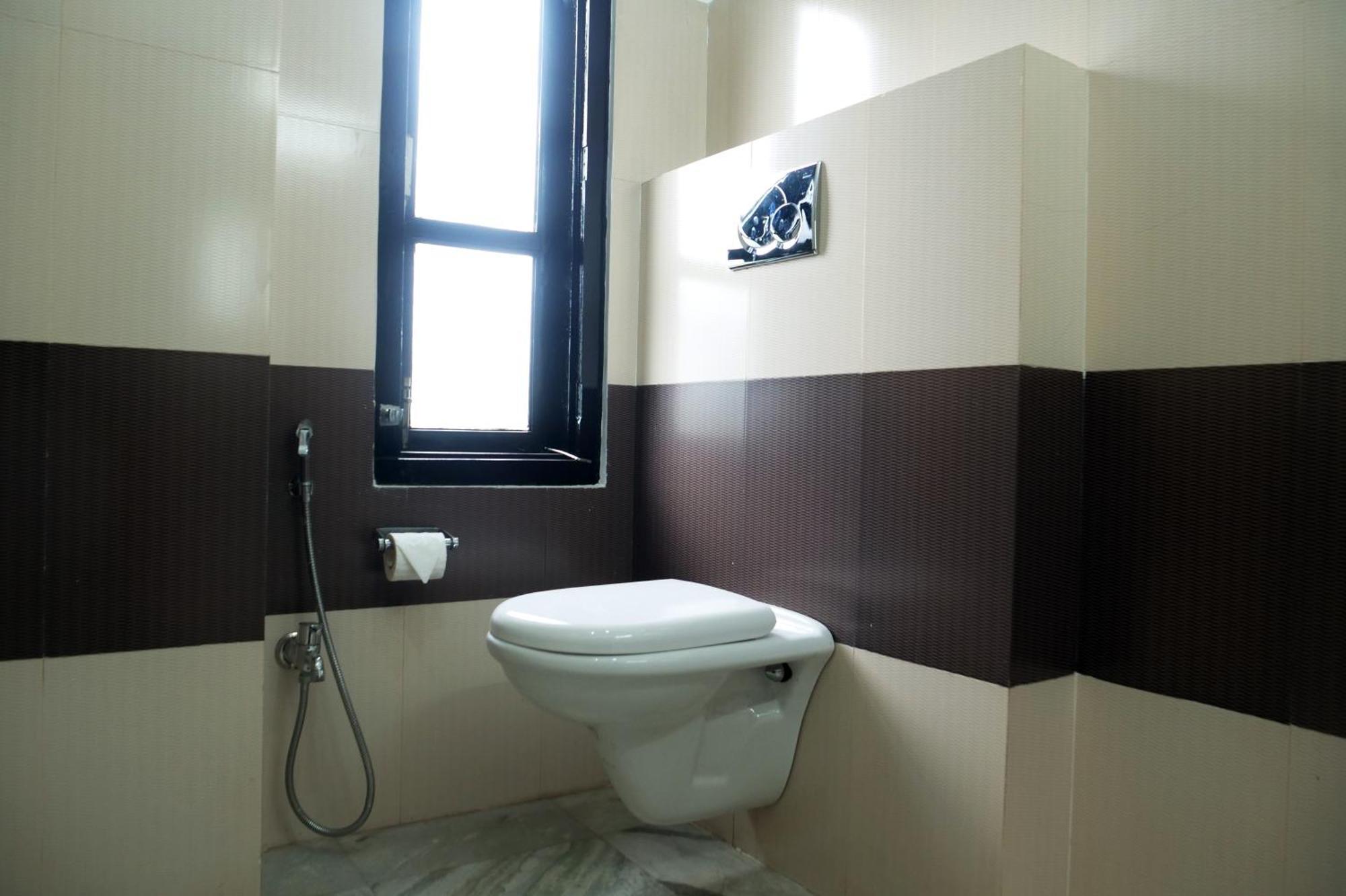 امفال Joy'S Bnb الغرفة الصورة