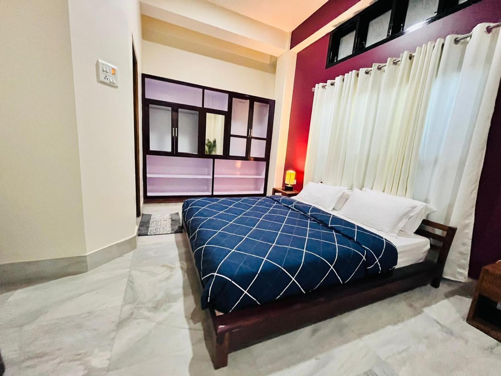 امفال Joy'S Bnb الغرفة الصورة